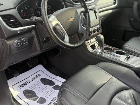 Used 2017 Chevrolet Traverse LT image 9