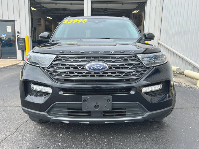 Used 2023 Ford Explorer XLT w/ Equipment Group 202A AWD/4WD image 4