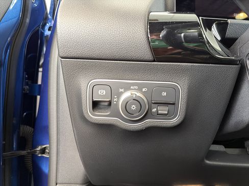 Certified 2025 Mercedes-Benz GLA 250 4MATIC image 16