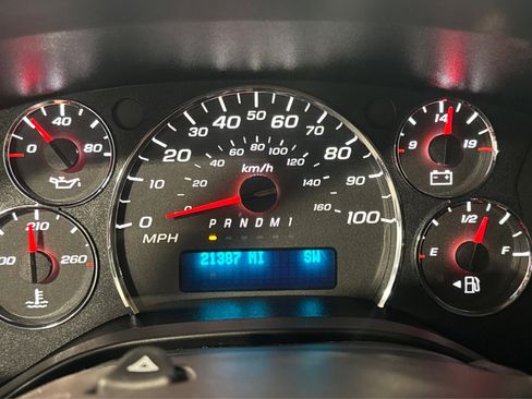 Used 2024 Chevrolet Express 2500 2500 image 25