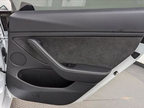 Used 2021 Tesla Model 3 Performance image 18