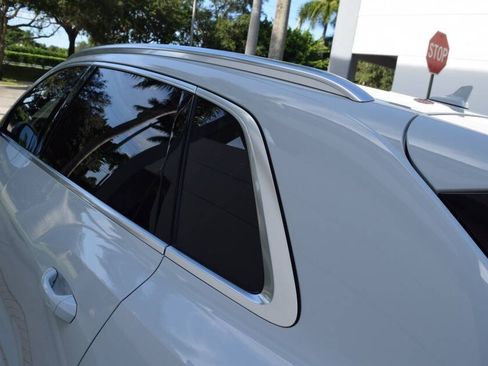 Used 2019 Audi e-tron Prestige w/ Prestige Package AWD/4WD image 29