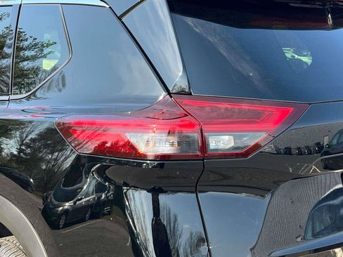 Used 2023 Nissan Rogue SL w/ SL Premium Package image 8