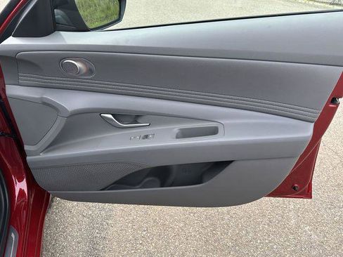 New 2025 Hyundai Elantra SEL image 14