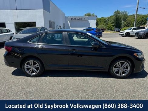 Used 2024 Volkswagen Jetta SE FWD image 4