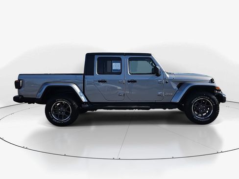 Used 2020 Jeep Gladiator Overland image 4