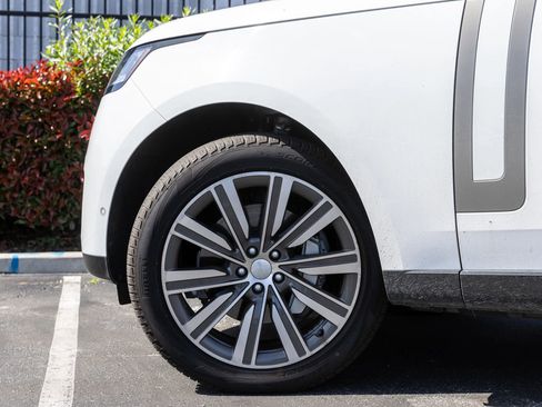 Used 2023 Land Rover Range Rover SE image 15