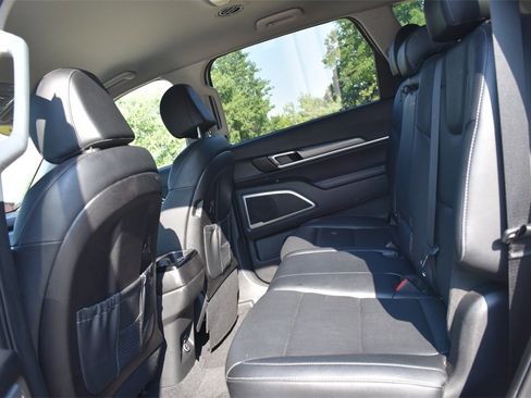 Used 2022 Kia Telluride LX image 19