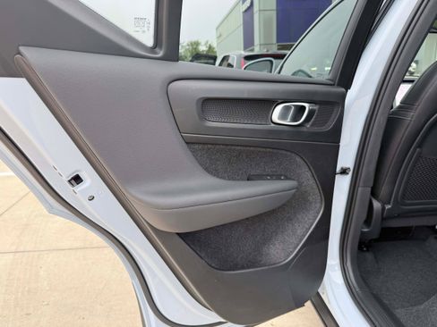 Certified 2025 Volvo XC40 B5 Core AWD/4WD image 14