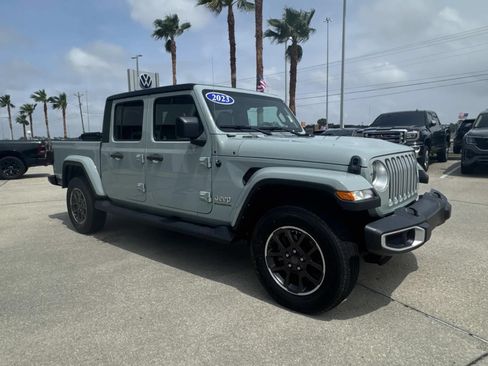 Used 2023 Jeep Gladiator Overland w/ Popular Equipment Package AWD/4WD image 3