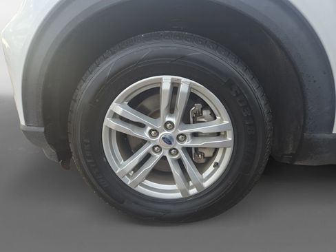 Used 2023 Ford Explorer XLT w/ Equipment Group 202A image 15