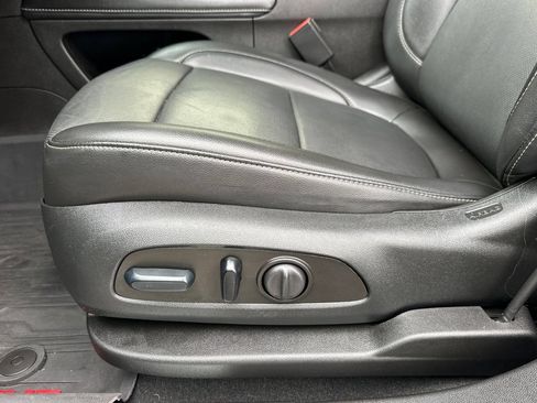 Certified 2023 GMC Acadia SLT w/ Elevation Edition FWD image 13