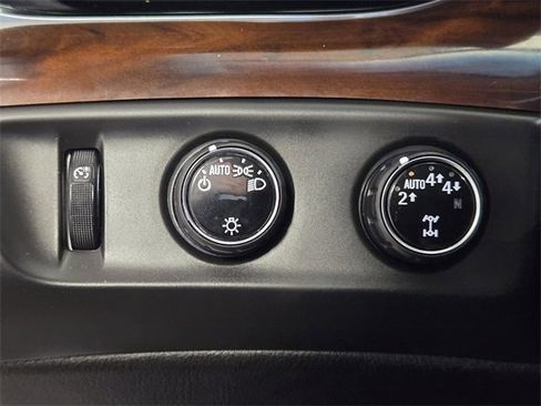 Used 2017 Cadillac Escalade Luxury image 22