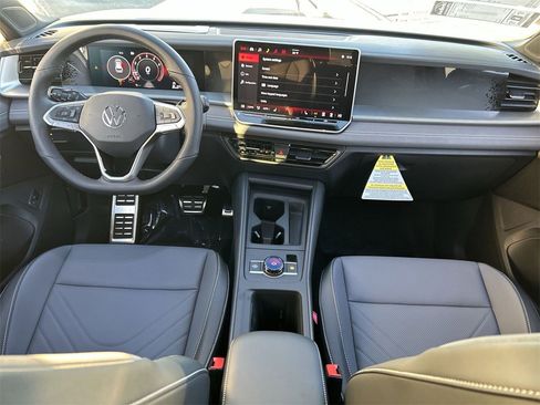 New 2026 Volkswagen Tiguan SE R-Line image 11