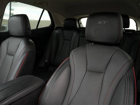 Used 2022 Buick Envision Essence w/ Technology Package I image 11