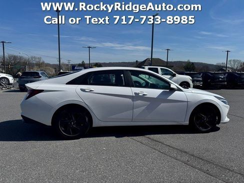 Used 2023 Hyundai Elantra SEL w/ Preferred Accessory Package FWD image 8