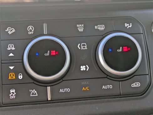 New 2026 Land Rover Defender 110 X-Dynamic SE image 27