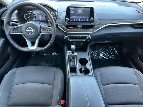 Used 2025 Nissan Altima 2.5 SV FWD image 12