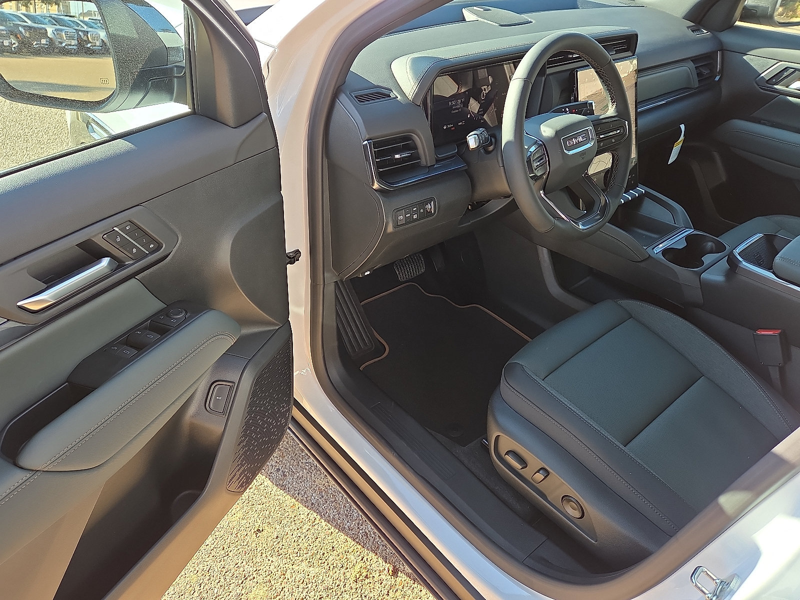 New 2027 GMC Terrain AT4 w/ Convenience Package III AWD/4WD image 10