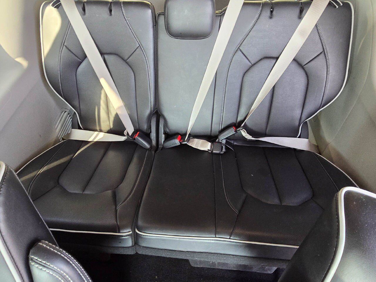 Used 2022 Chrysler Pacifica Limited w/ Uconnect Theater Family Group FWD image 28