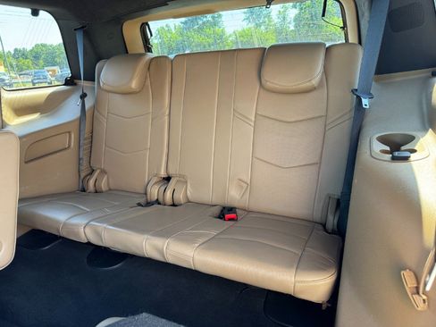 Used 2018 Cadillac Escalade Platinum AWD/4WD image 17