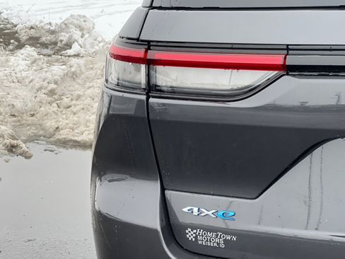 New 2024 Jeep Grand Cherokee Overland w/ Luxury Tech Group IV image 7