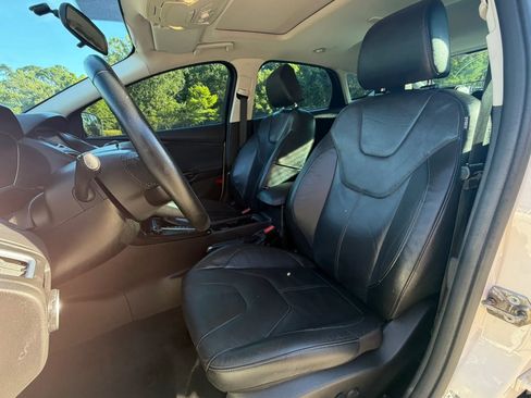 Used 2015 Ford Focus Titanium FWD image 14