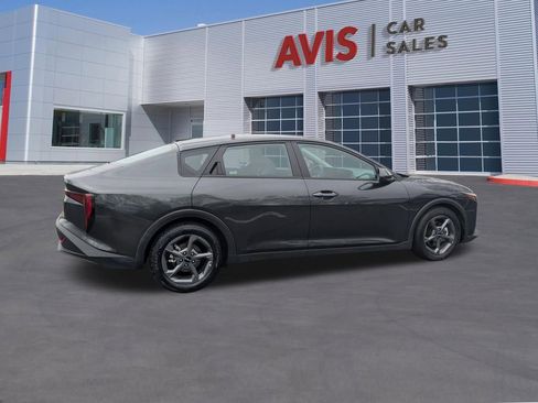 Used 2025 Kia K4 LXS image 39