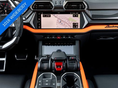 Used 2025 Lamborghini Urus SE AWD/4WD image 20