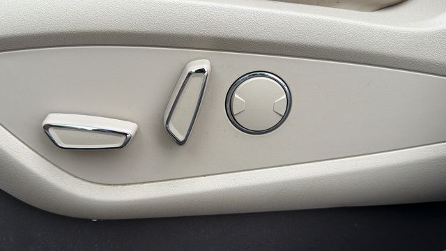 Used 2016 Lincoln MKX Select w/ Select Plus Package FWD image 39
