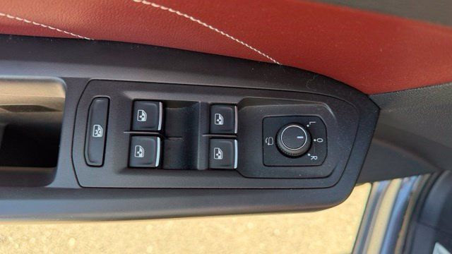 Used 2022 Volkswagen Atlas Cross Sport SEL Premium R-Line AWD/4WD image 17