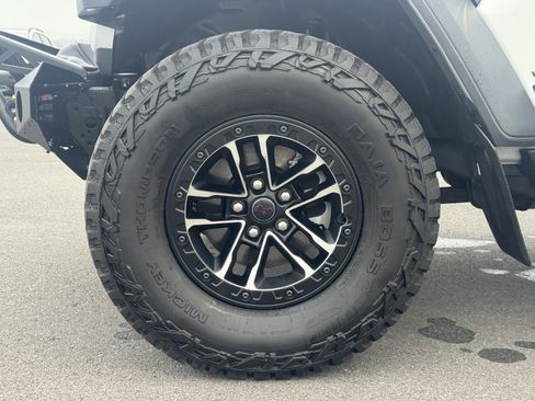 Used 2025 Jeep Wrangler Unlimited Rubicon w/ XTREMEE 35" Tire Package AWD/4WD image 10