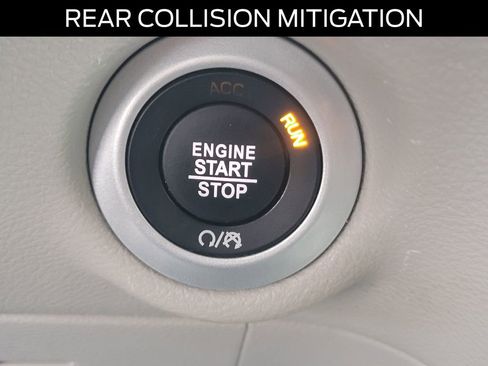 Used 2021 Chrysler Voyager L image 23