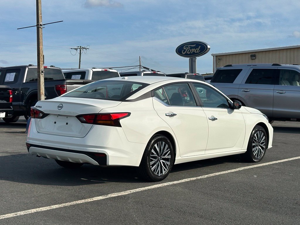 Used 2025 Nissan Altima 2.5 SV FWD image 8
