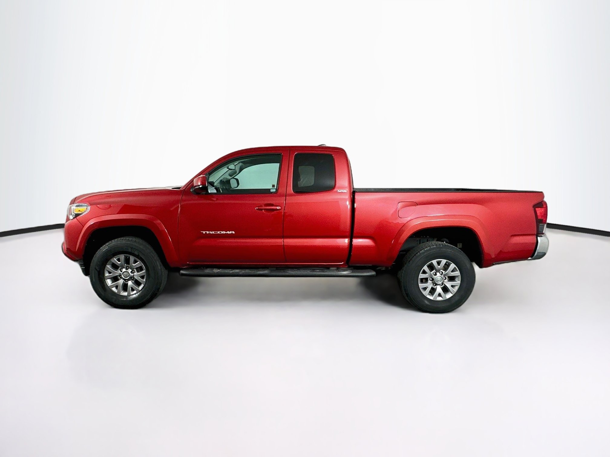 Used 2018 Toyota Tacoma SR5 RWD image 4