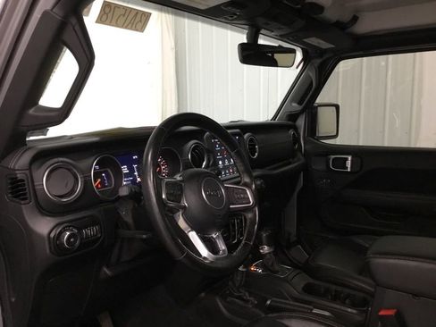 Used 2020 Jeep Wrangler Unlimited Sahara AWD/4WD image 11