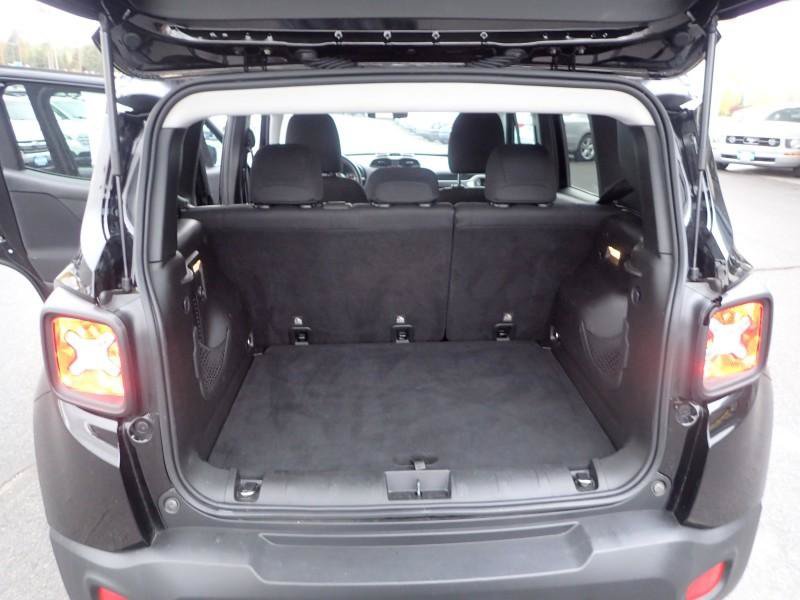 Used 2016 Jeep Renegade Latitude FWD image 11