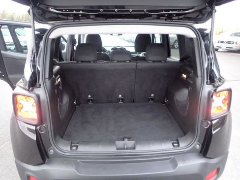 Used 2016 Jeep Renegade Latitude FWD image 11