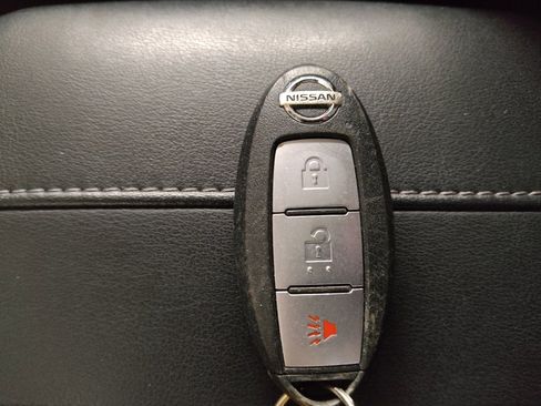 Used 2020 Nissan Rogue Sport SV image 32