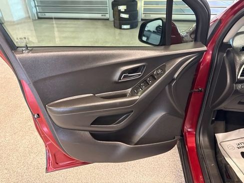 Used 2021 Chevrolet Trax LS w/ Tint and Cruise Package AWD/4WD image 21