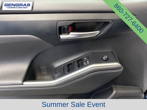 Used 2023 Toyota Highlander XLE AWD/4WD image 14