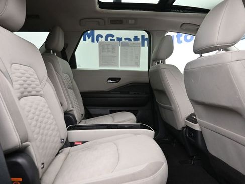 Used 2022 Nissan Pathfinder SV w/ SV Premium Package AWD/4WD image 8