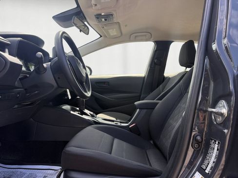Used 2025 Toyota Corolla LE FWD image 9