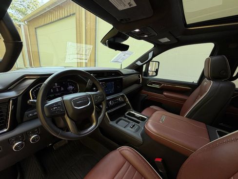 Used 2024 GMC Sierra 3500 Denali Ultimate image 9