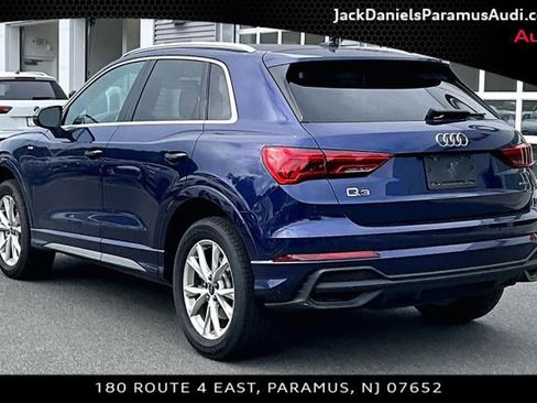 Used 2024 Audi Q3 2.0T Premium w/ Convenience Package AWD/4WD image 9