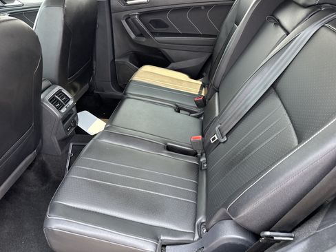 Used 2024 Volkswagen Tiguan SE FWD image 11