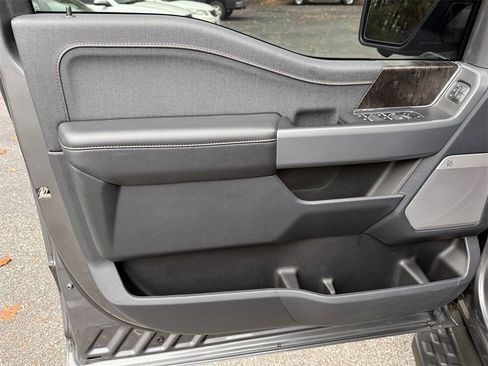 Used 2023 Ford F150 Lightning Lariat image 10