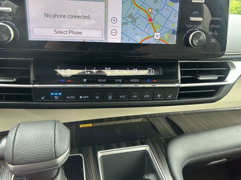Used 2021 Toyota Sienna Limited AWD/4WD image 7