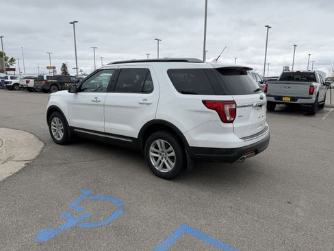 Used 2018 Ford Explorer XLT w/ Equipment Group 202A AWD/4WD image 3
