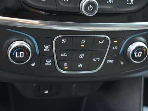Certified 2023 Chevrolet Traverse LT FWD image 35